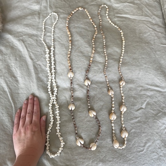 Set of three shell necklaces - Picture 2 of 2